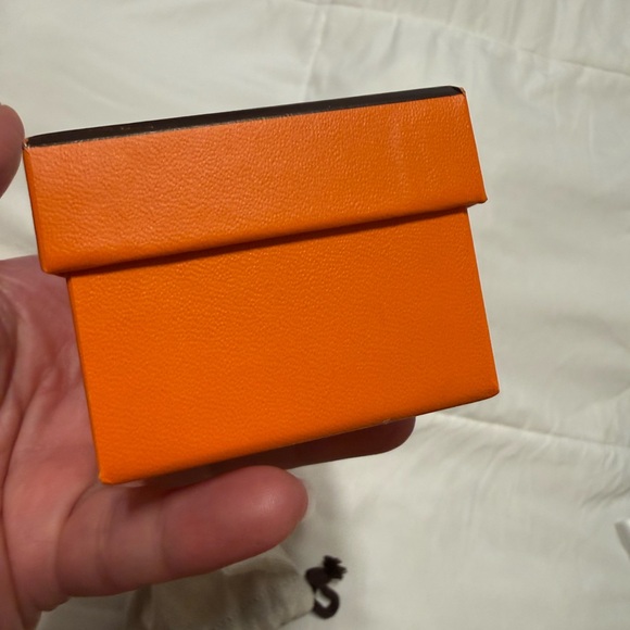 HERMES
Madame Calfskin Large Olympe Ring Large rouge de cœur - Picture 11 of 16